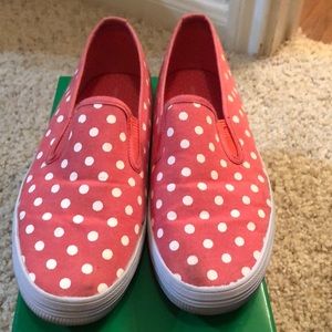 Coral and white polka dots tennis
